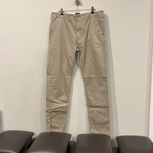 New Levi golf khaki pants